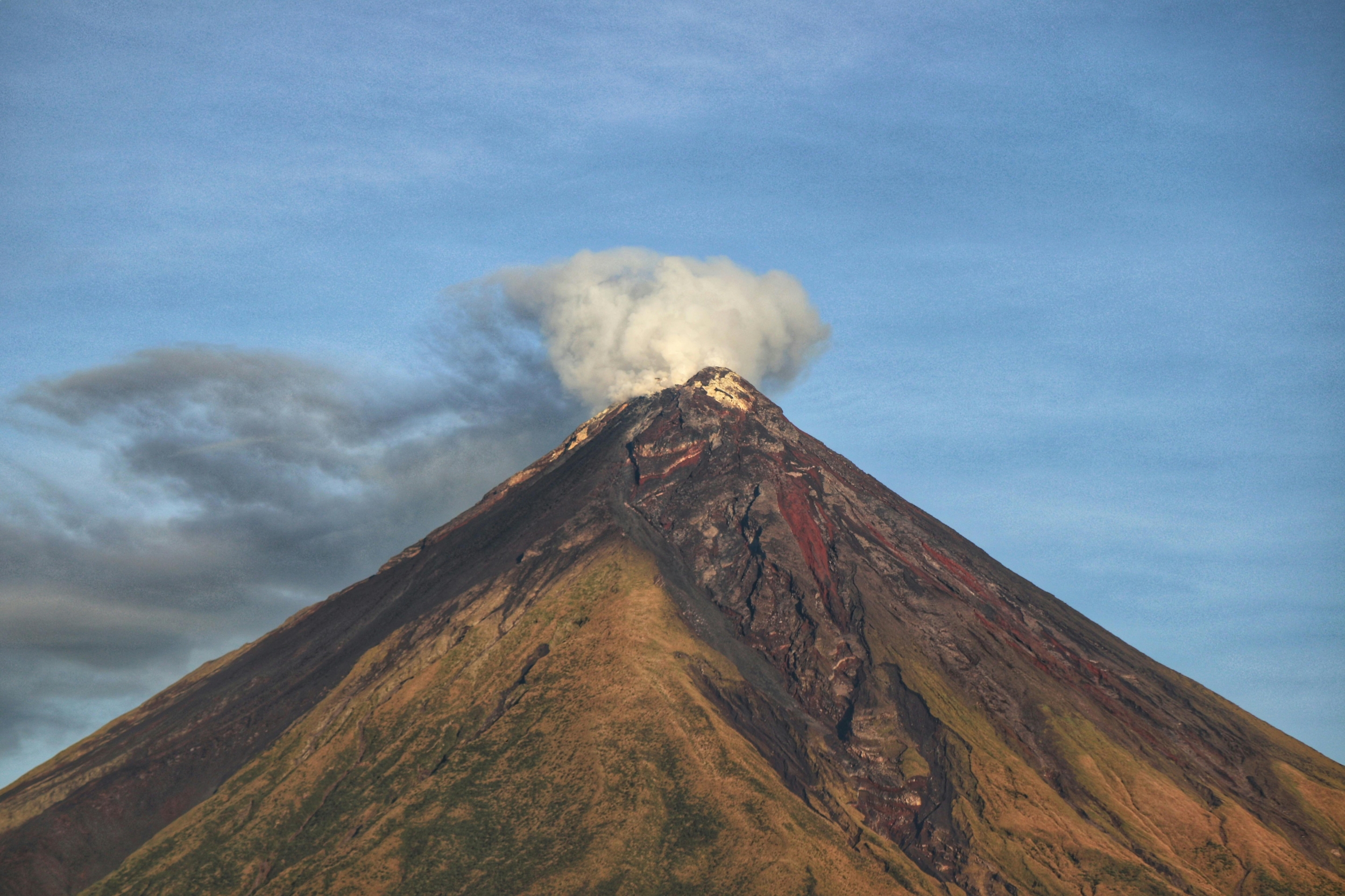 Mayon Volcano's 1,000m Ash Plume Signals Escalating Eruption Risk