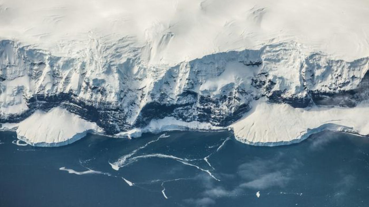 Antarctica Gained 695 Billion Tons of Ice in 22 Months, and Researchers Traced the Snow to the Tropics