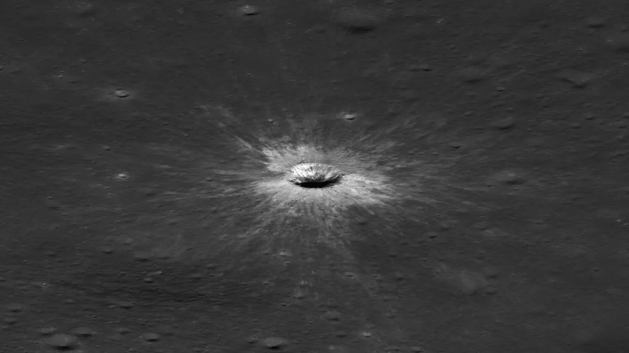 A Moon Crater Wider Than Two Football Fields Went Unnoticed for More Than a Year and Left a 4-Mile Cold Zone