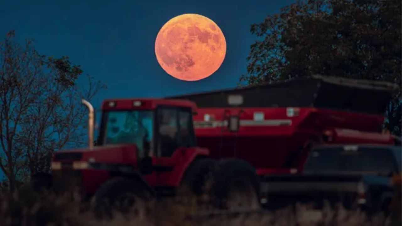 Fall Equinox Tonight, a Harvest Moon Beside Saturn and the First Southern Taurids Make This a Standout Week for Stargazers