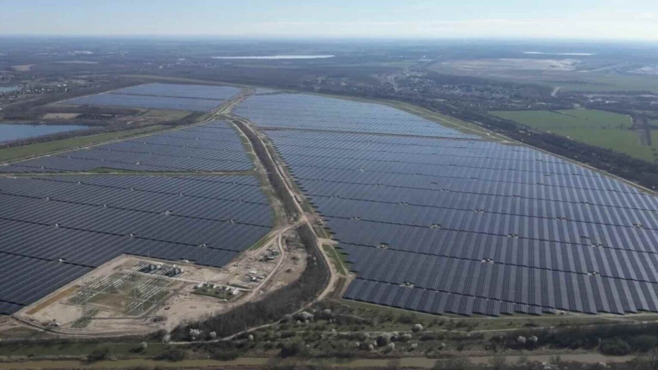 natureworldnews.com - Sydney Anderson - Cloudy Germany Has Generated Almost Three Times as Much Solar Power as Sunny Australia This Year