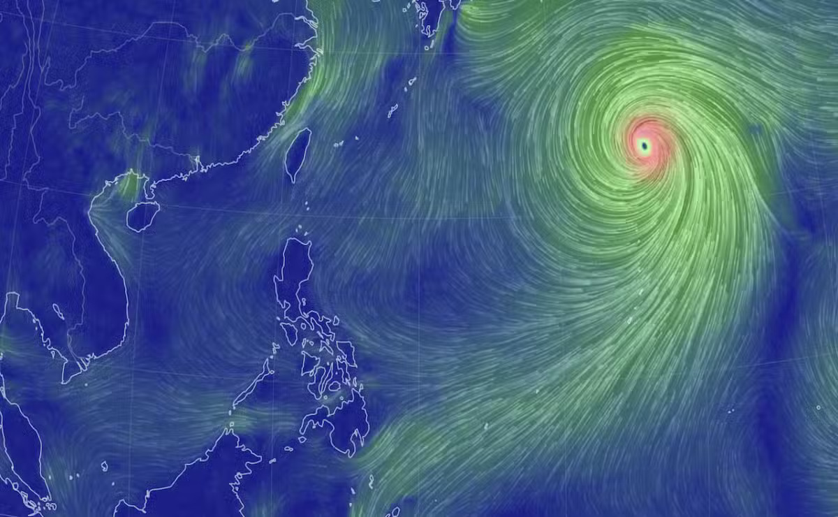 Choi-wan Churns Seas Over 40 Feet South of Japan as Its Remnants Head for Alaska's Bering Sea