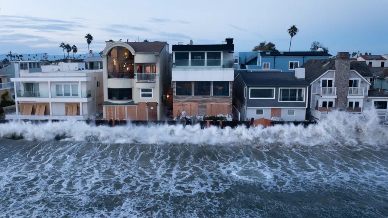 El Niño Kelvin Wave Begins Moving Up the California Coast as Late-October High Tides Approach