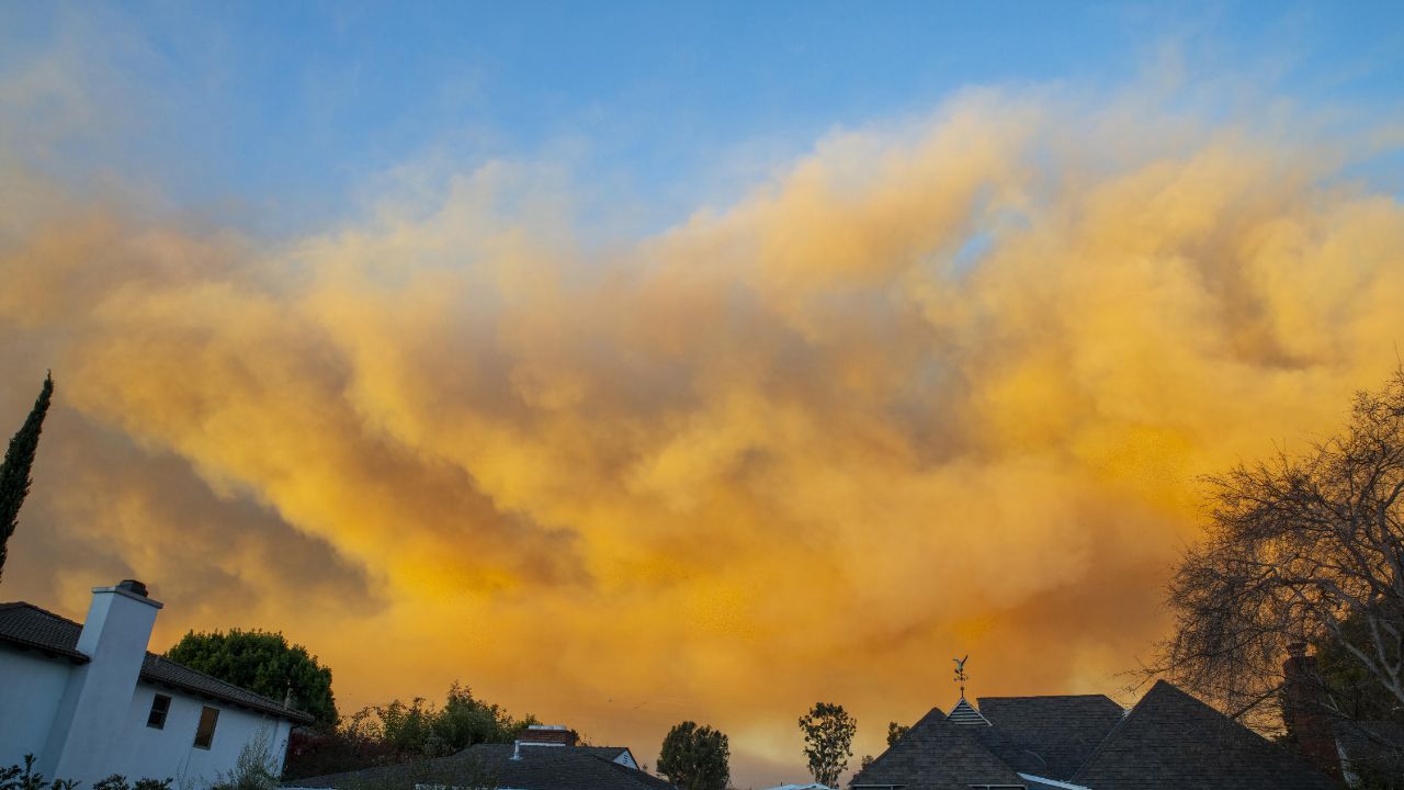 Night-Flying Helicopters and Heat-Seeking Drones Help Hold the Bouquet Fire at 1,048 Acres Near Santa Clarita