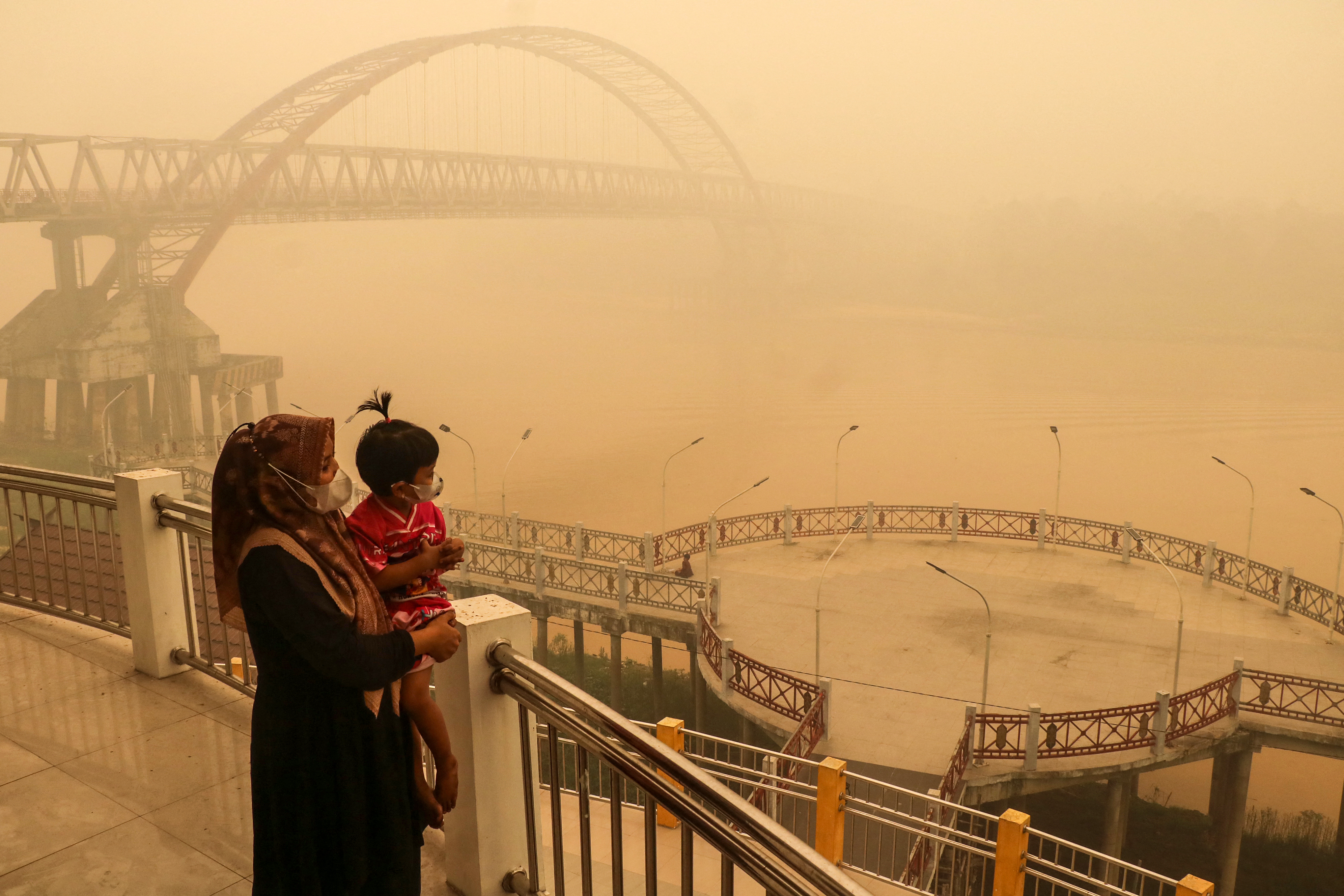 Indonesian Fire Haze Closes Schools for About 2 Million Malaysian Students as Singapore's PSI Reaches Its 2026 High