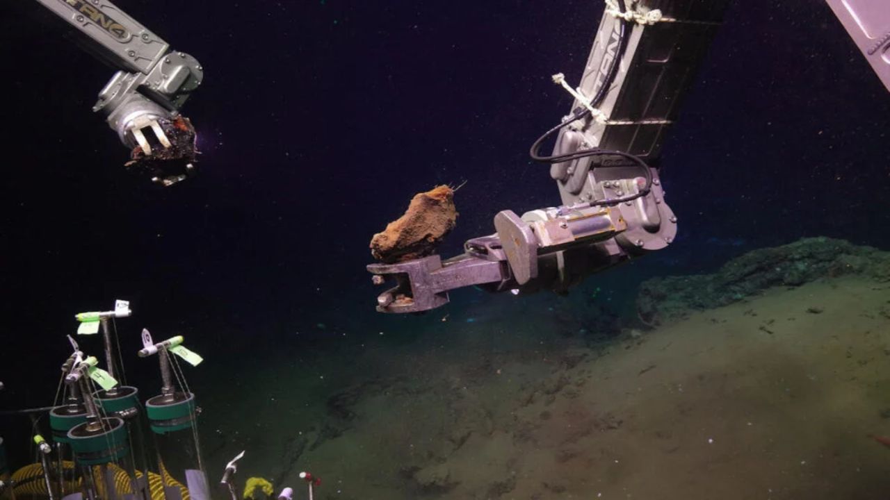 Deep-Sea Rocks Collected Off Northern California Spontaneously Combusted in a USGS Lab, a Hazard Scientists Say Future Miners Must Plan For