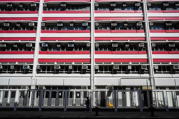 Building with air-conditioning units