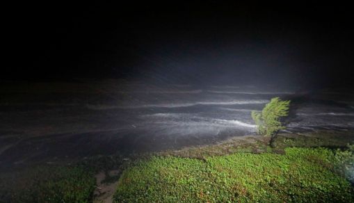 US-WEATHER-HURRICANE-FLORIDA-NICOLE