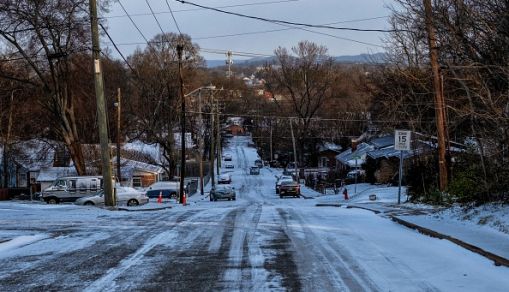 US-WEATHER-SNOW-HOLIDAY-TRAVEL