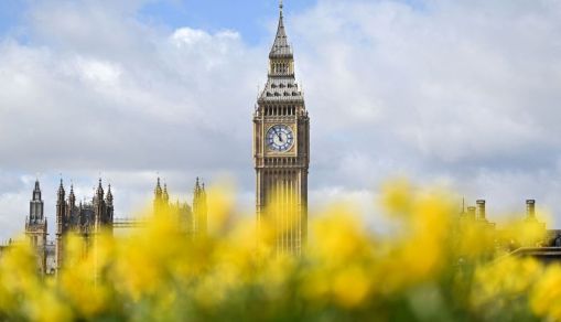 BRITAIN-MONUMENT-WEATHER