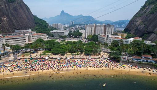 Dangerous Heat Wave Hits Rio De Janeiro